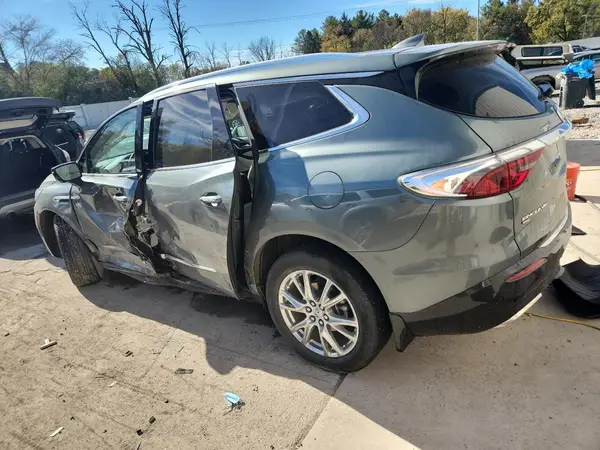 5GAEVAKW4RJ104823 2024 BUICK ENCLAVE - Image 2