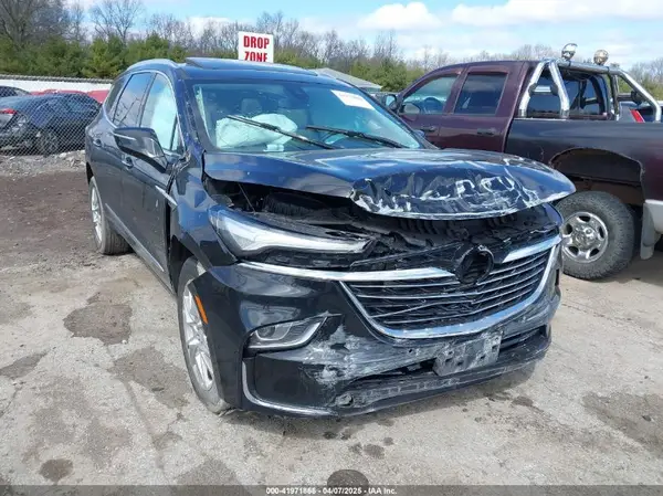 5GAEVAKW5NJ136447 2022 BUICK ENCLAVE - Image 1