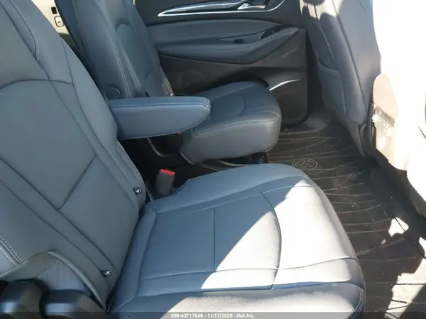 5GAEVAKW5NJ172042 2022 BUICK ENCLAVE - Image 8