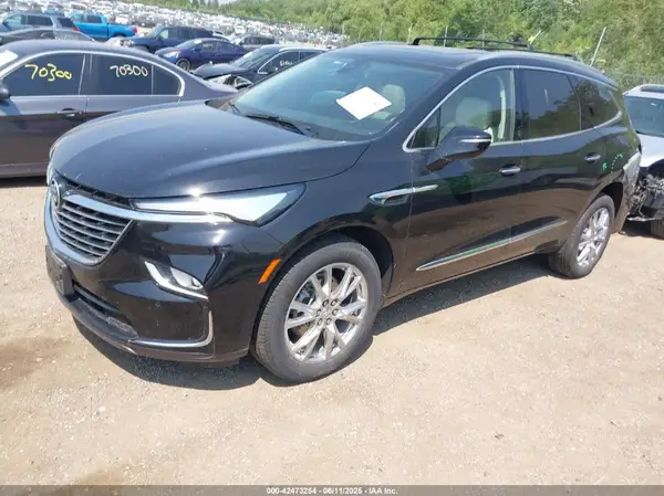 5GAEVAKW5PJ162811 2023 BUICK ENCLAVE - Image 2