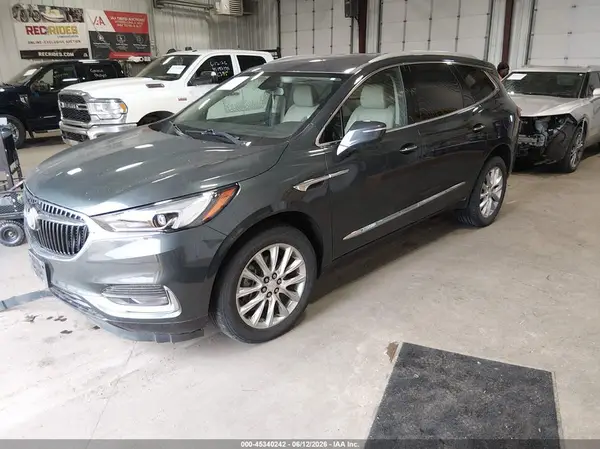 5GAEVAKW8JJ107566 2018 BUICK ENCLAVE - Image 2