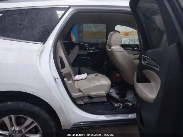 5GAEVAKW9JJ123923 2018 BUICK ENCLAVE - Image 8
