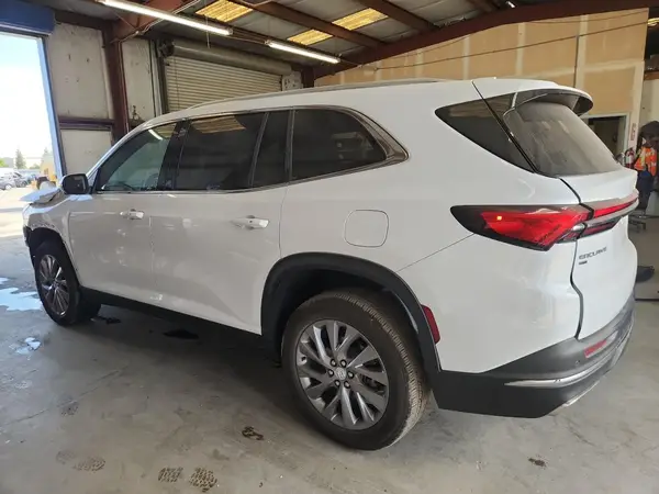 5GAEVARS9SJ233052 2025 BUICK ENCLAVE - Image 2