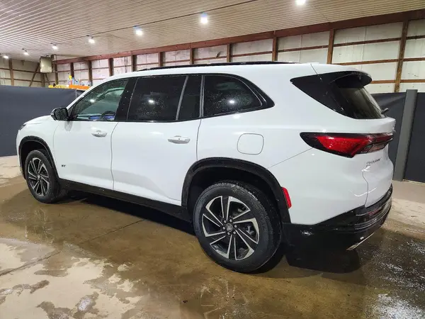 5GAEVBKS5TJ221224 2026 BUICK ENCLAVE - Image 2