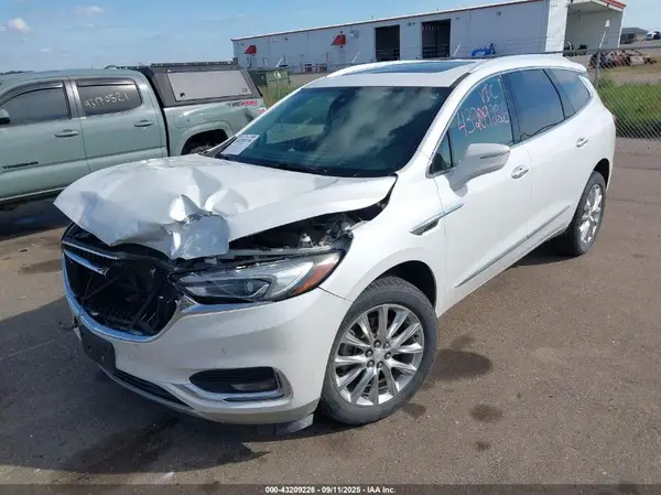 5GAEVBKW0JJ147615 2018 BUICK ENCLAVE - Image 2