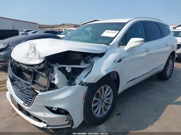 5GAEVBKW0RJ114335 2024 BUICK ENCLAVE - Image 2