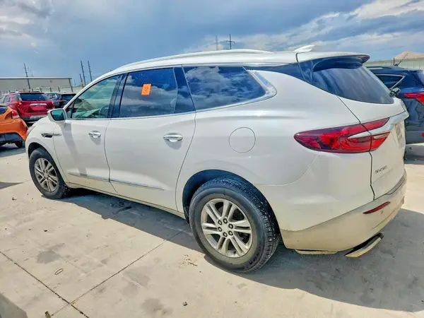 5GAEVBKW1JJ164049 2018 BUICK ENCLAVE - Image 2