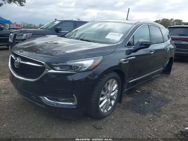 5GAEVBKW1JJ185080 2018 BUICK ENCLAVE - Image 2