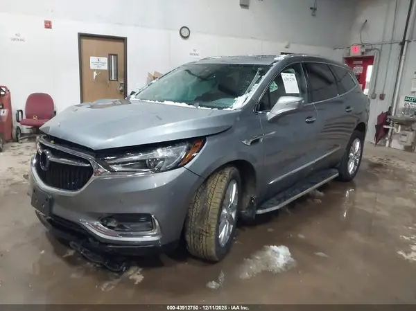 5GAEVBKW4JJ120966 2018 BUICK ENCLAVE - Image 2