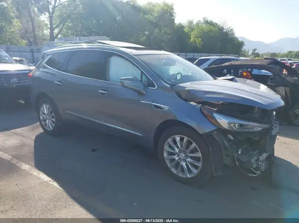 5GAEVBKW4JJ177586 2018 BUICK ENCLAVE - Image 1