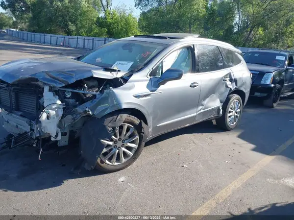 5GAEVBKW4JJ177586 2018 BUICK ENCLAVE - Image 2