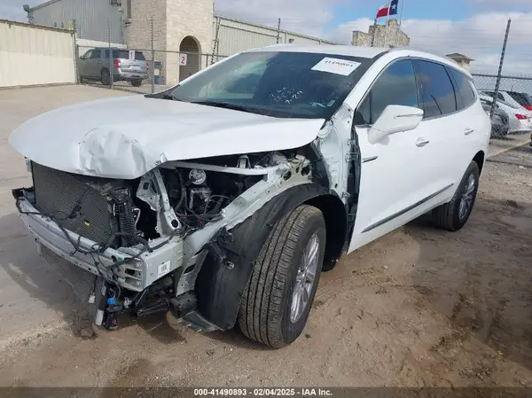 5GAEVBKW4RJ124690 2024 BUICK ENCLAVE - Image 2