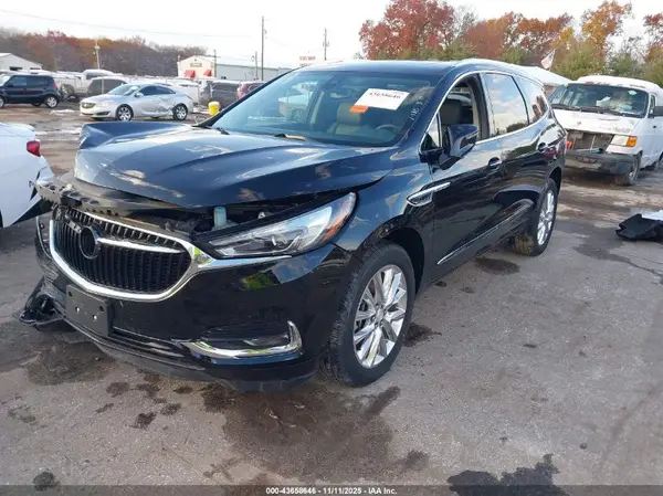 5GAEVBKW5JJ136075 2018 BUICK ENCLAVE - Image 2