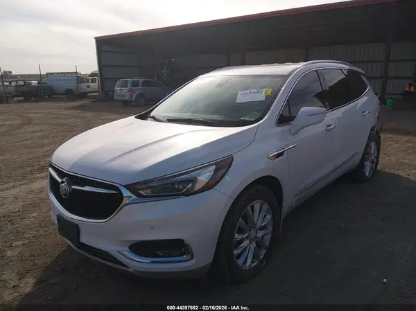 5GAEVBKW6JJ262686 2018 BUICK ENCLAVE - Image 2