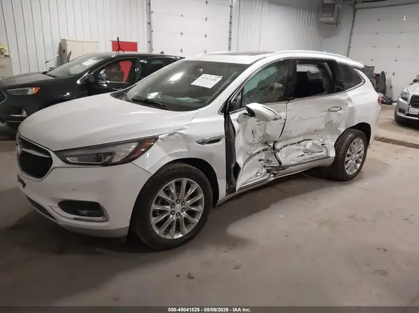 5GAEVBKW7JJ138152 2018 BUICK ENCLAVE - Image 2