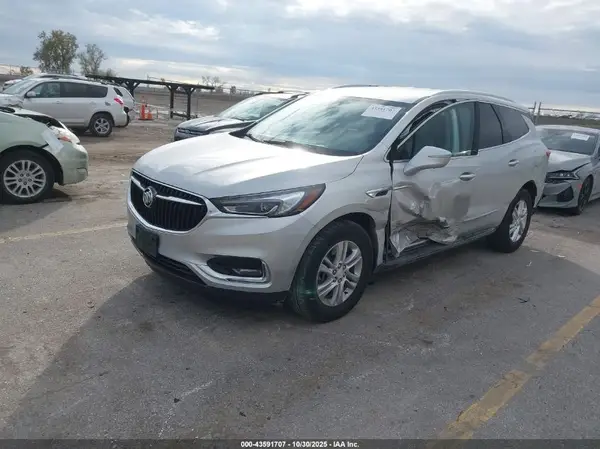 5GAEVBKW8JJ225042 2018 BUICK ENCLAVE - Image 2