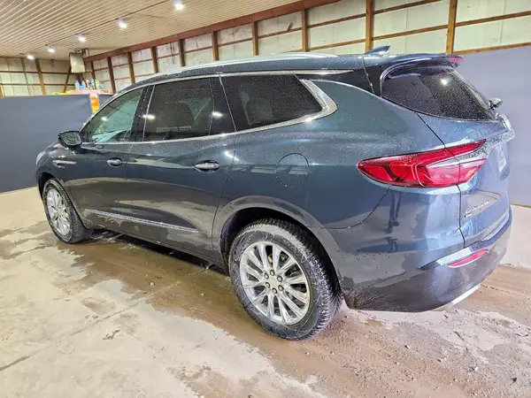 5GAEVBKW8MJ172024 2021 BUICK ENCLAVE - Image 2
