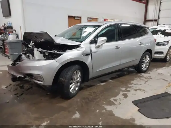 5GAEVBKW8MJ245621 2021 BUICK ENCLAVE - Image 2
