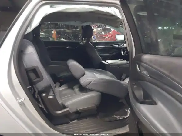 5GAEVBKW8MJ245621 2021 BUICK ENCLAVE - Image 8