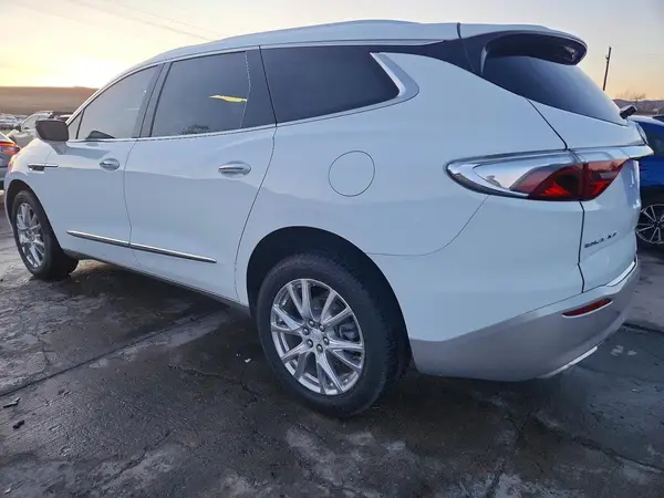 5GAEVBKW8NJ115923 2022 BUICK ENCLAVE - Image 2