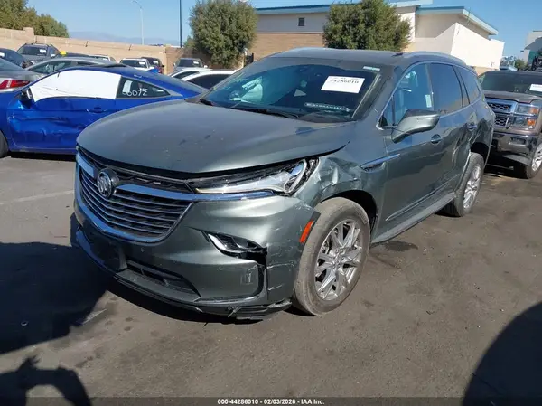 5GAEVBKW8PJ105587 2023 BUICK ENCLAVE - Image 2