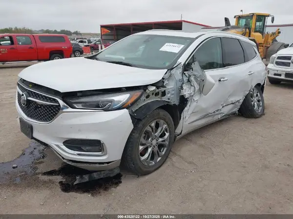 5GAEVCKW0JJ142436 2018 BUICK ENCLAVE - Image 2