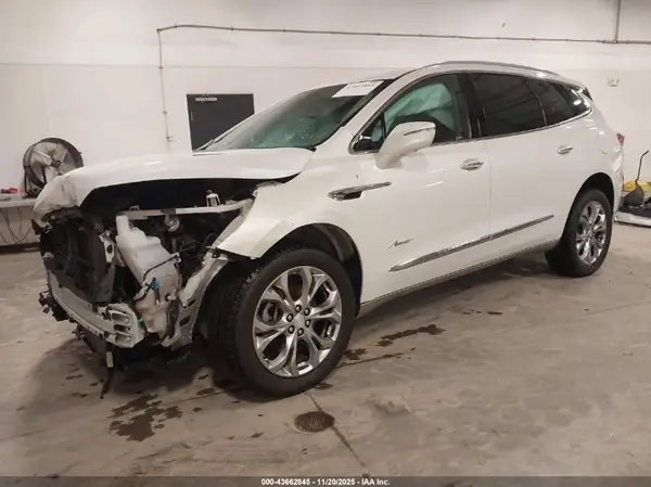 5GAEVCKW3JJ152300 2018 BUICK ENCLAVE - Image 2