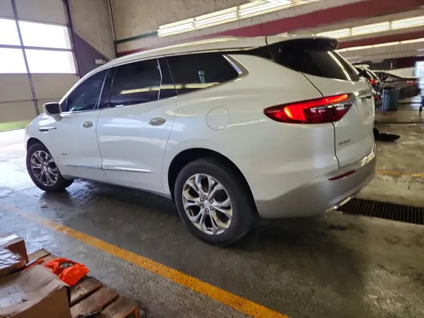 5GAEVCKW3JJ154452 2018 BUICK ENCLAVE - Image 2