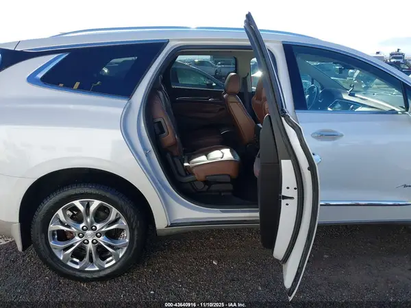 5GAEVCKW3JJ182638 2018 BUICK ENCLAVE - Image 8