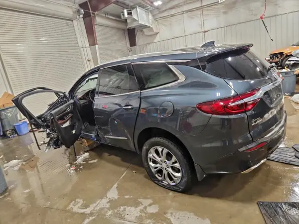 5GAEVCKW6JJ231685 2018 BUICK ENCLAVE - Image 2