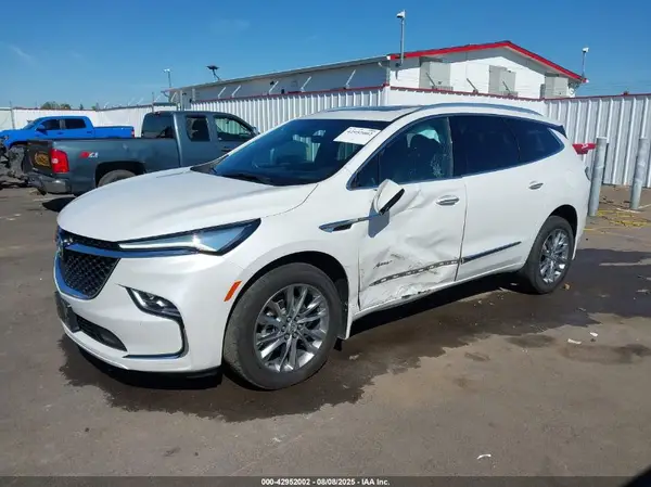 5GAEVCKW7PJ183137 2023 BUICK ENCLAVE - Image 2