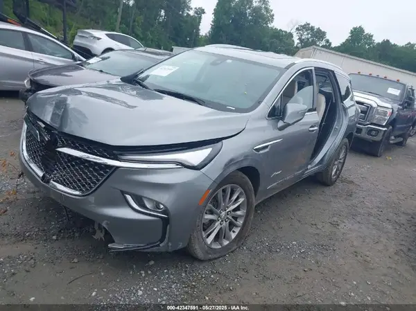 5GAEVCKW8PJ185687 2023 BUICK ENCLAVE - Image 2