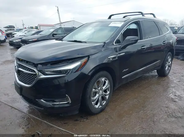 5GAEVCKW9JJ272151 2018 BUICK ENCLAVE - Image 2