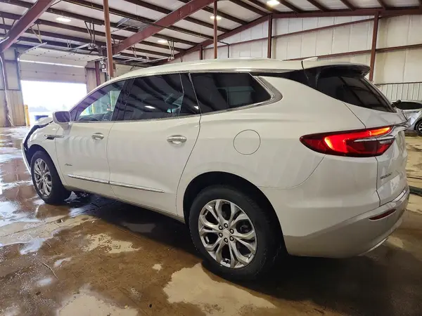 5GAEVCKW9JJ281318 2018 BUICK ENCLAVE - Image 2