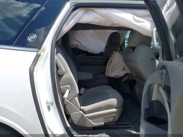 5GAKRAKD1HJ106288 2017 BUICK ENCLAVE - Image 8