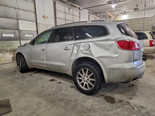 5GAKRAKD2HJ285988 2017 BUICK ENCLAVE - Image 2