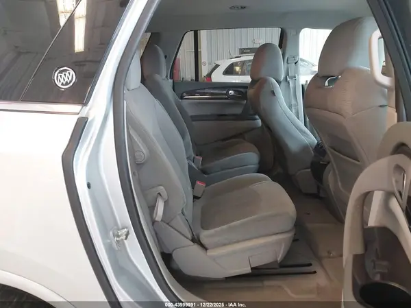 5GAKRAKD2HJ312316 2017 BUICK ENCLAVE - Image 8