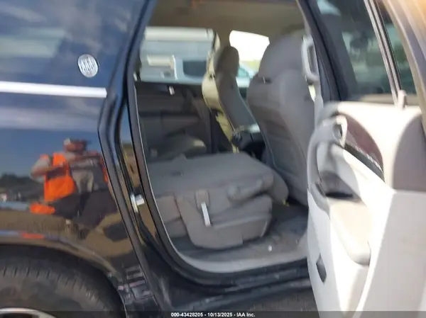 5GAKRAKD4HJ297463 2017 BUICK ENCLAVE - Image 8