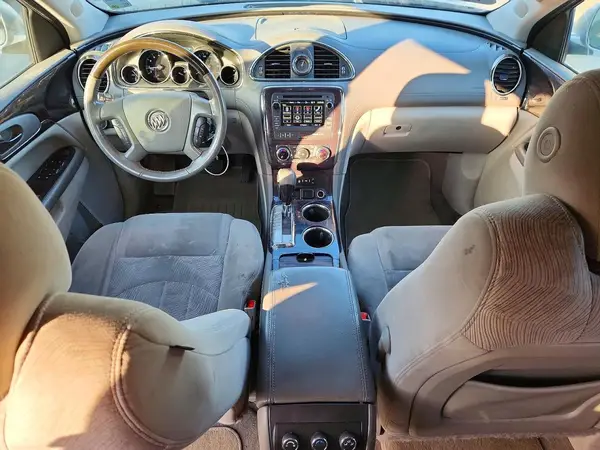 5GAKRAKD6HJ255621 2017 BUICK ENCLAVE - Image 8