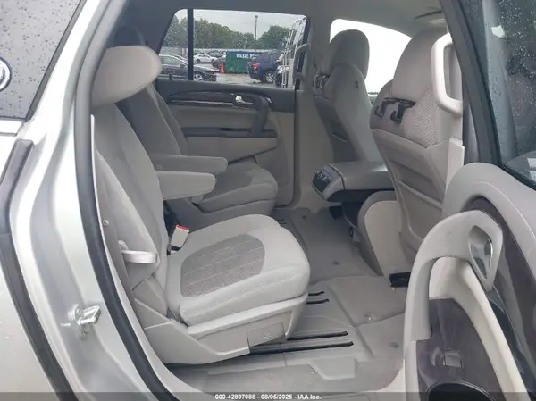 5GAKRAKD7HJ351483 2017 BUICK ENCLAVE - Image 8
