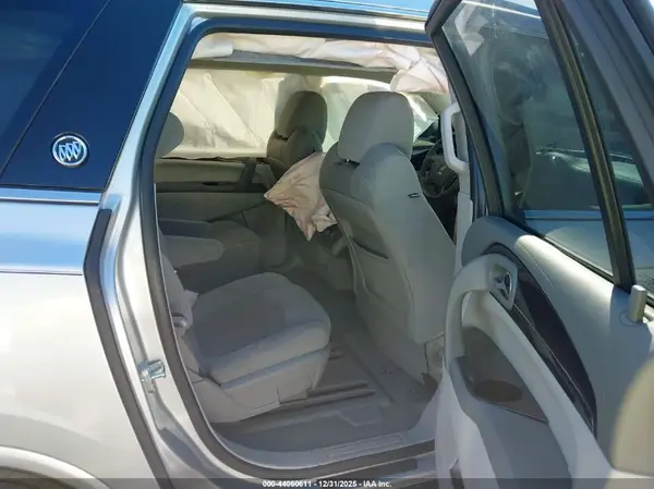 5GAKRAKD8HJ340654 2017 BUICK ENCLAVE - Image 8