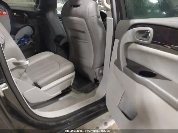 5GAKRAKDXHJ304805 2017 BUICK ENCLAVE - Image 8