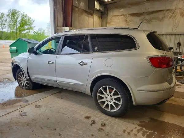 5GAKRAKDXHJ330143 2017 BUICK ENCLAVE - Image 2