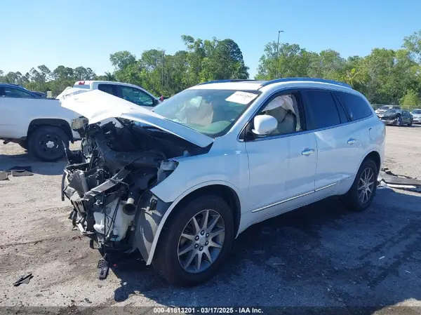 5GAKRBKD0HJ224810 2017 BUICK ENCLAVE - Image 2