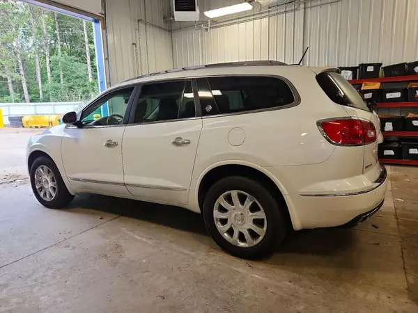 5GAKRBKD3HJ234814 2017 BUICK ENCLAVE - Image 2