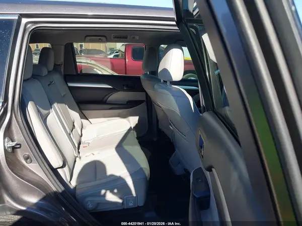 5GAKRBKD4HJ352306 2017 BUICK ENCLAVE - Image 8