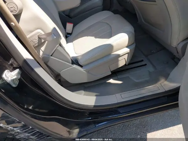 5GAKRBKD7HJ255701 2017 BUICK ENCLAVE - Image 8