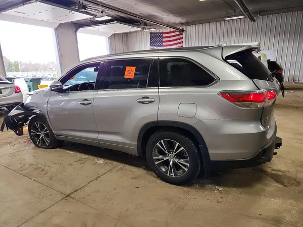 5JTDJKRFHXGS50346 2016 TOYOTA HIGHLANDER - Image 2