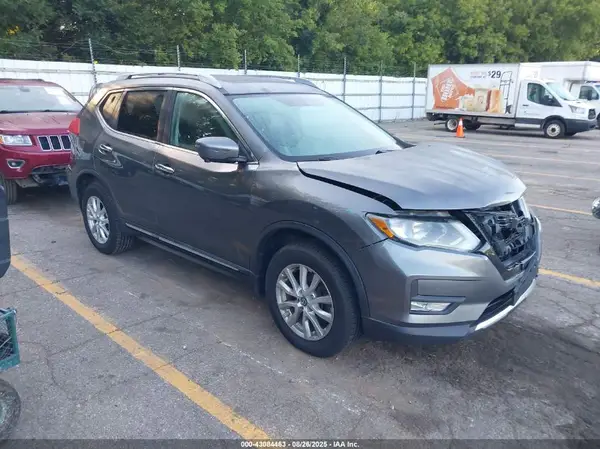 5N1AT2MM1HC741588 2017 NISSAN ROGUE - Image 1