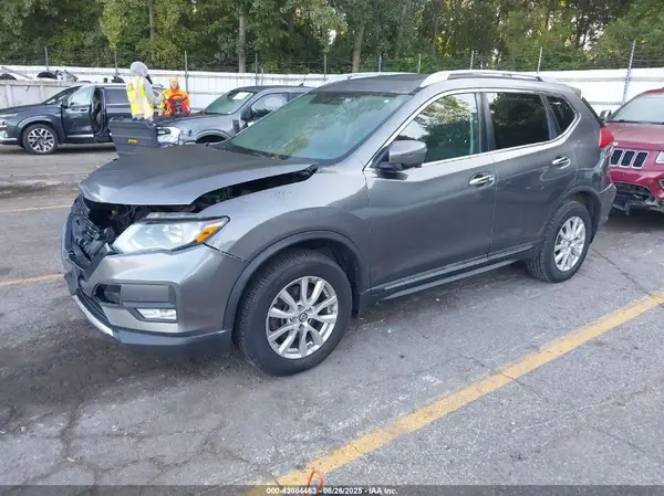 5N1AT2MM1HC741588 2017 NISSAN ROGUE - Image 2